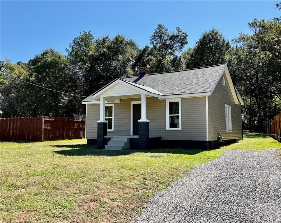 3 bedroom, 2 bathroom, 944 sq ft single family residence for sale at 110 Elizabeth Street, Griffin, GA 30223 — photo 4