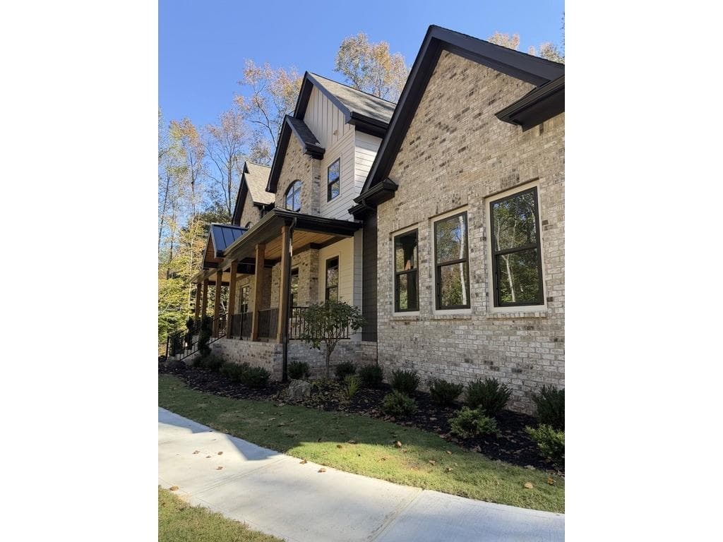 4 bedroom, 4 bathroom, 4,134 sq ft single family residence for sale at 832 Walnut River Trail, Hoschton, GA 30548 — photo 2