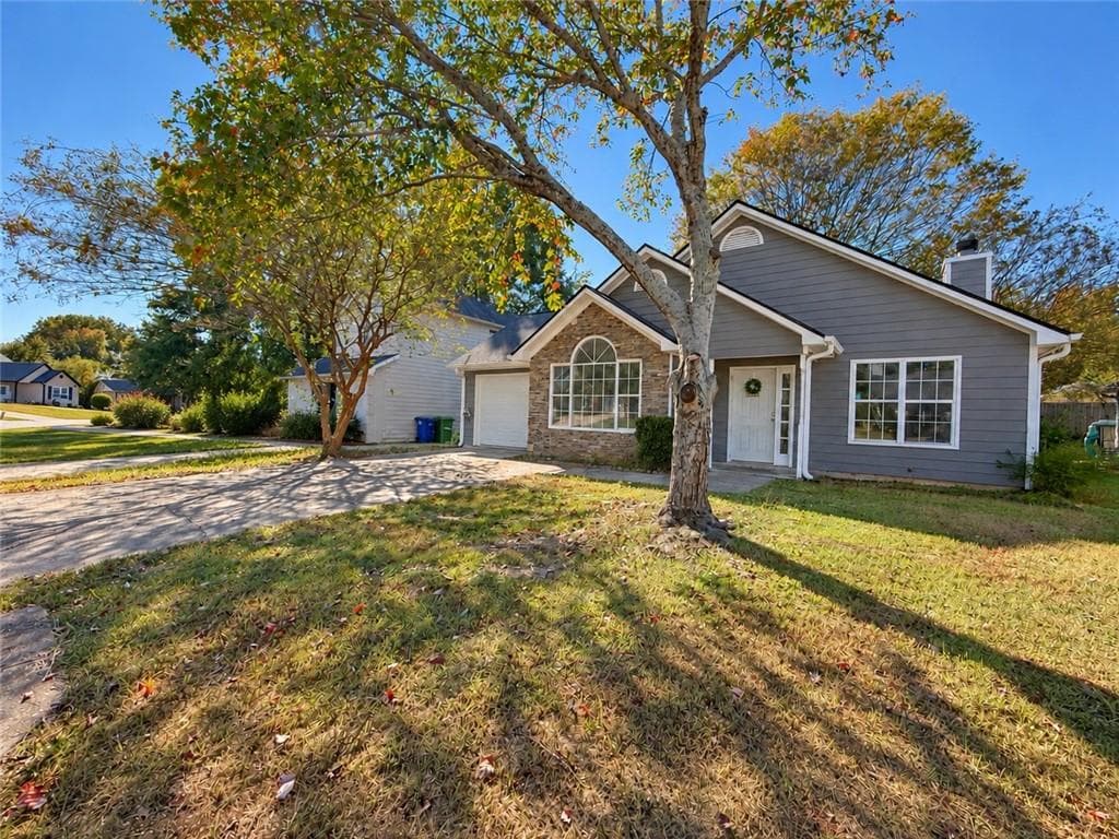 3 bedroom, 2 bathroom, 1,302 sq ft single family residence for sale at 109 Crystal Brook, Griffin, GA 30223 — photo 2
