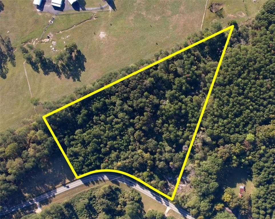 3 bedroom, 2 bathroom, 1,716 sq ft single family residence for sale at 4389 Rosebud Road, Loganville, GA 30052 — photo 3