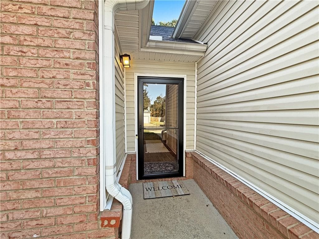 4 bedroom, 2 bathroom, 1,775 sq ft single family residence for sale at 5309 Leecroft Drive, Sugar Hill, GA 30518 — photo 2
