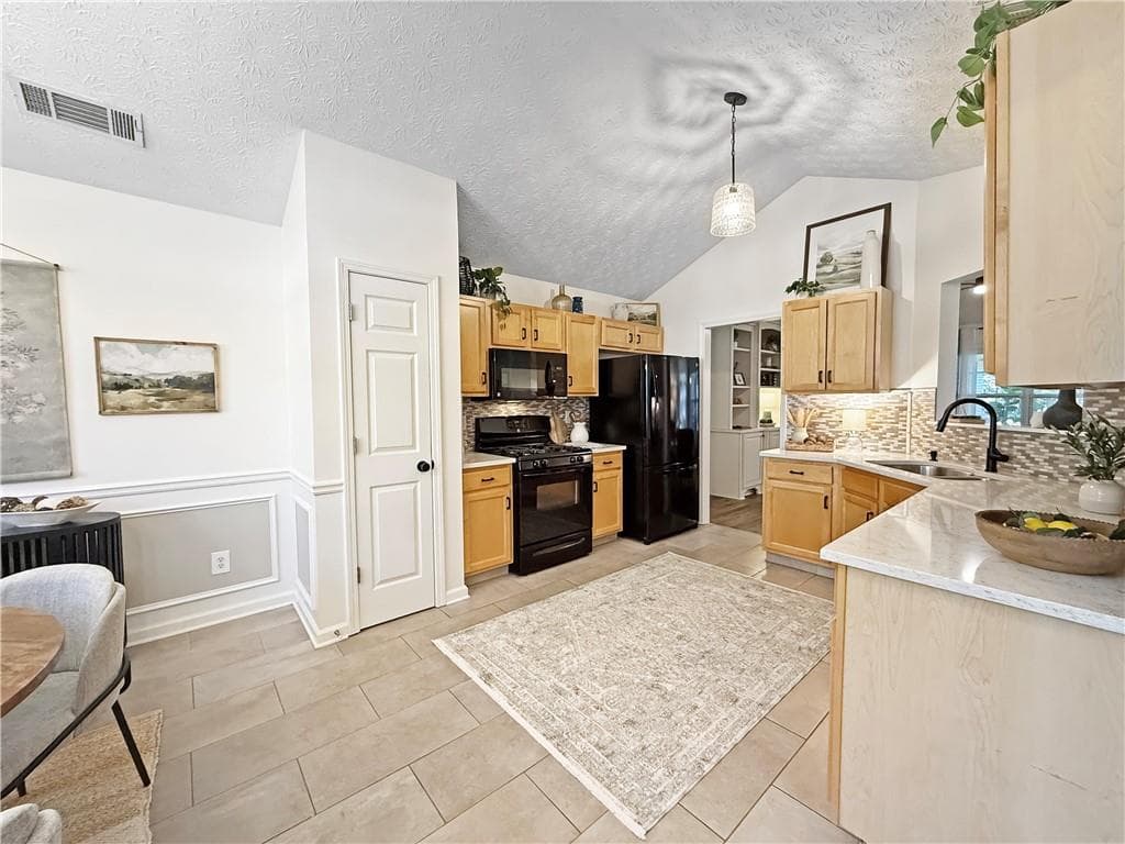 4 bedroom, 2 bathroom, 1,775 sq ft single family residence for sale at 5309 Leecroft Drive, Sugar Hill, GA 30518 — photo 4