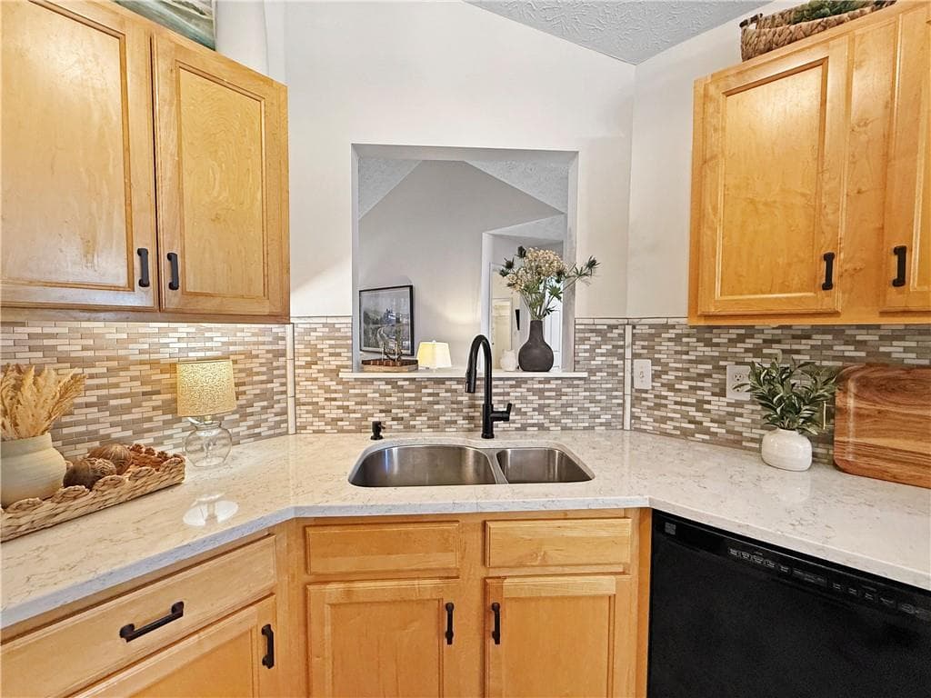 4 bedroom, 2 bathroom, 1,775 sq ft single family residence for sale at 5309 Leecroft Drive, Sugar Hill, GA 30518 — photo 5