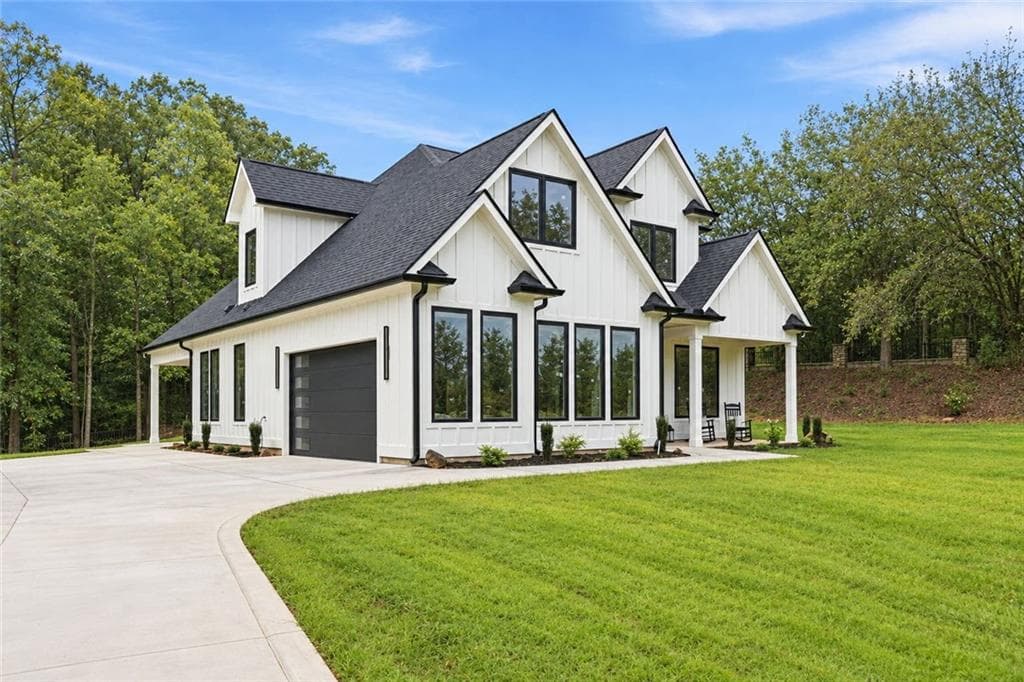 3 bedroom, 3 bathroom, 3,039 sq ft single family residence for sale at 2466 Meredith Drive, Loganville, GA 30052 — photo 2