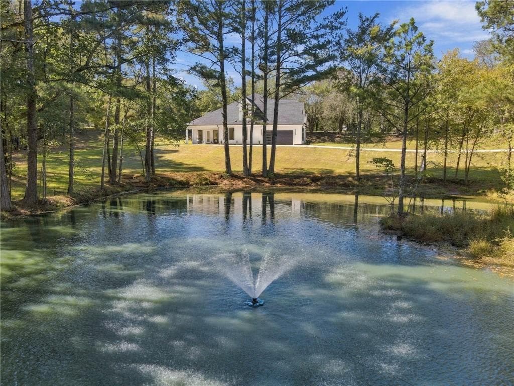 3 bedroom, 3 bathroom, 3,039 sq ft single family residence for sale at 2466 Meredith Drive, Loganville, GA 30052 — photo 3