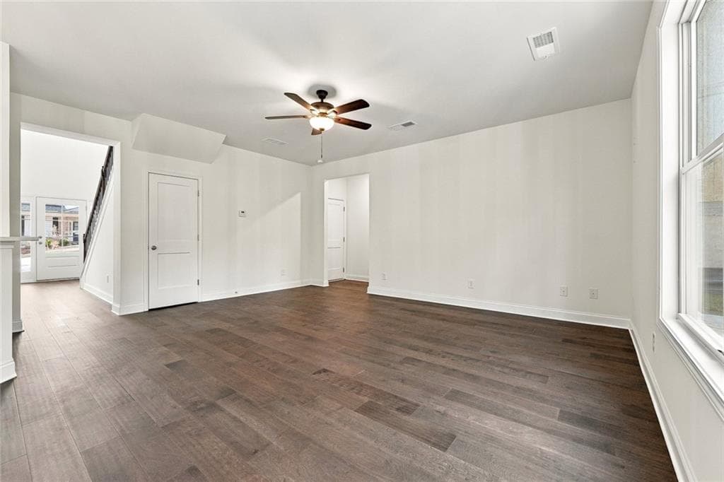 5 bedroom, 3 bathroom, 2,800 sq ft single family residence for rent at 5936 Creek Indian Drive, Sugar Hill, GA 30518 for $3,500 a month — photo 6
