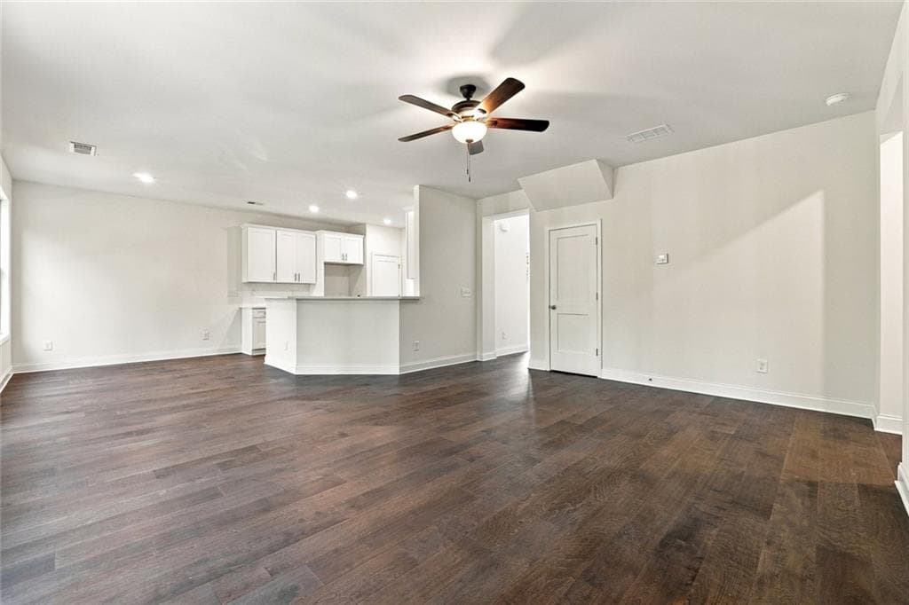 5 bedroom, 3 bathroom, 2,800 sq ft single family residence for rent at 5936 Creek Indian Drive, Sugar Hill, GA 30518 for $3,500 a month — photo 7