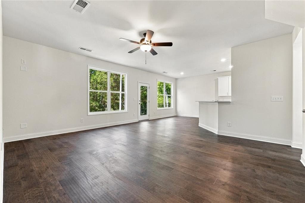 5 bedroom, 3 bathroom, 2,800 sq ft single family residence for rent at 5936 Creek Indian Drive, Sugar Hill, GA 30518 for $3,500 a month — photo 9