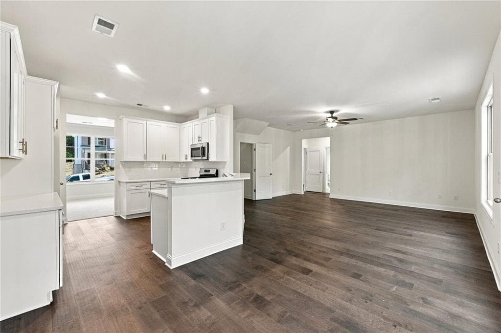 5 bedroom, 3 bathroom, 2,800 sq ft single family residence for rent at 5936 Creek Indian Drive, Sugar Hill, GA 30518 for $3,500 a month — photo 10
