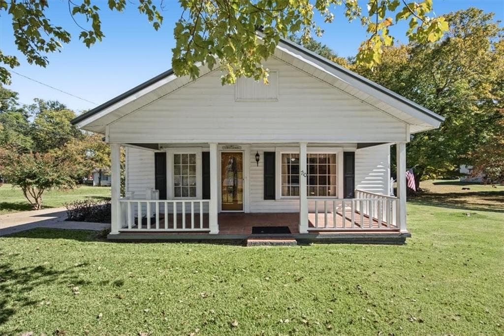 2 bedroom, 1 bathroom, 1,036 sq ft single family residence for sale at 710 Jones Avenue, Rockmart, GA 30153 — photo 2