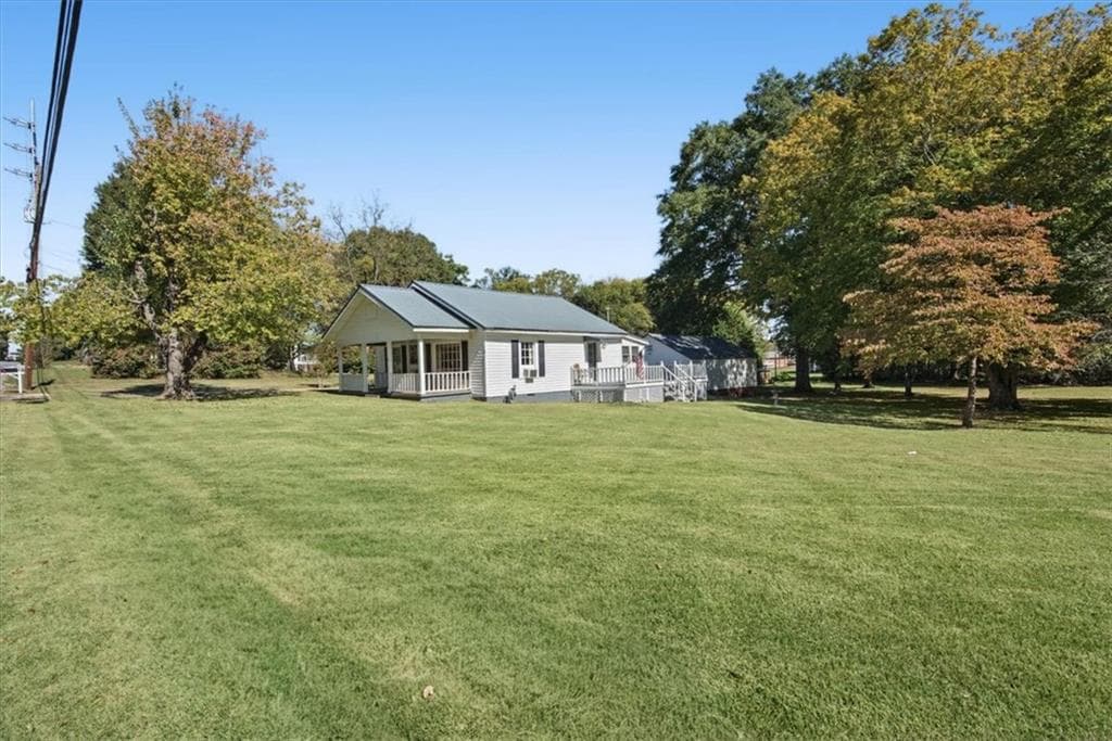 2 bedroom, 1 bathroom, 1,036 sq ft single family residence for sale at 710 Jones Avenue, Rockmart, GA 30153 — photo 3