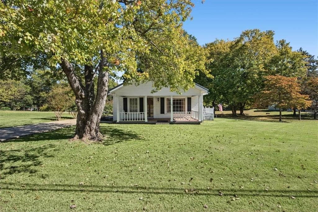 2 bedroom, 1 bathroom, 1,036 sq ft single family residence for sale at 710 Jones Avenue, Rockmart, GA 30153 — photo 4