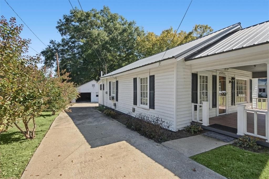 2 bedroom, 1 bathroom, 1,036 sq ft single family residence for sale at 710 Jones Avenue, Rockmart, GA 30153 — photo 5