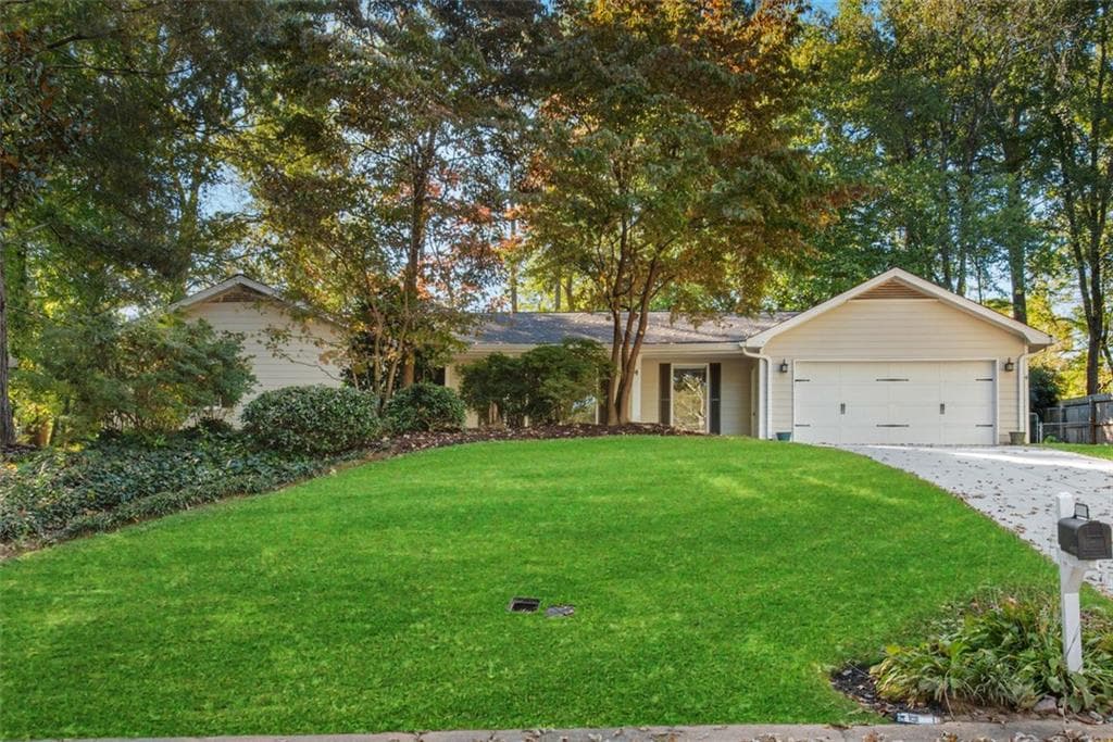4 bedroom, 3 bathroom, 2,189 sq ft single family residence for rent at 3126 Bunker Hill Road, Marietta, GA 30068 for $3,000 a month — photo 2