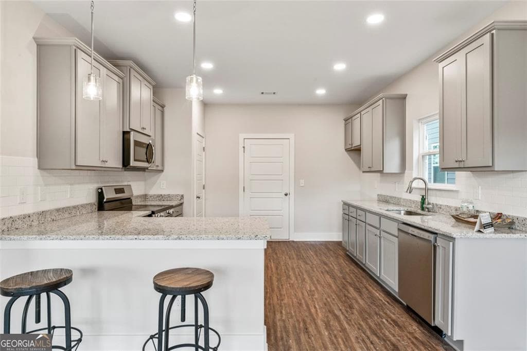4 bedroom, 3 bathroom, 2,188 sq ft single family residence for sale at 11201 Cornerstone Way, Hampton, GA 30228 — photo 6