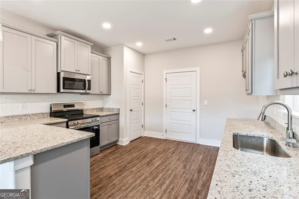 4 bedroom, 3 bathroom, 2,188 sq ft single family residence for sale at 11201 Cornerstone Way, Hampton, GA 30228 — photo 7