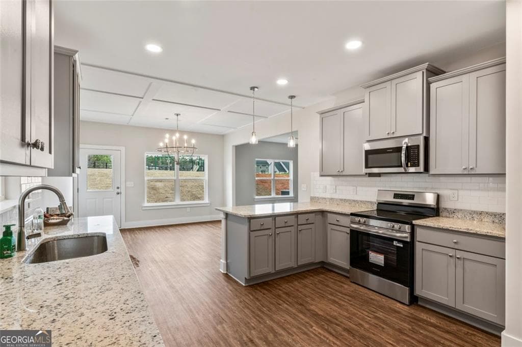 4 bedroom, 3 bathroom, 2,188 sq ft single family residence for sale at 11201 Cornerstone Way, Hampton, GA 30228 — photo 8