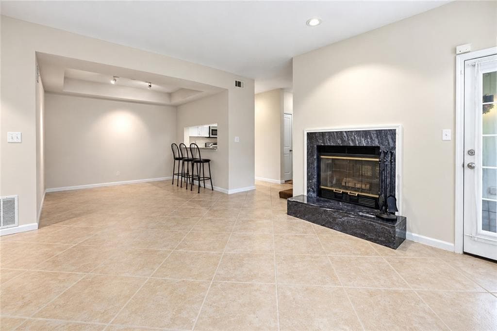 1 bedroom, 1 bathroom, 873 sq ft condominium for sale at 240 Renaissance Parkway 211, Atlanta, GA 30308 — photo 2