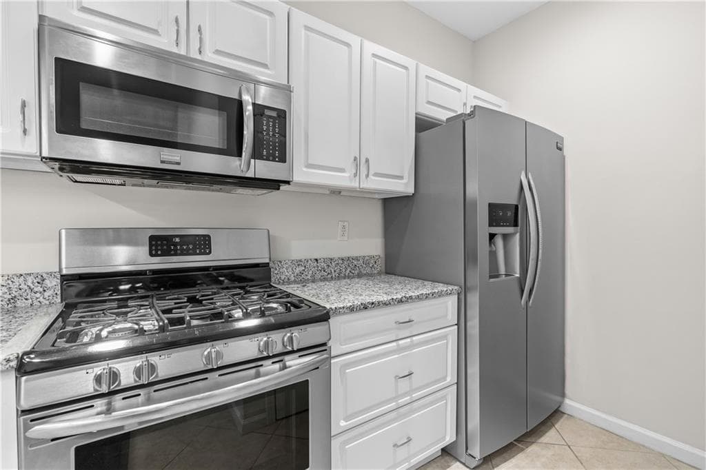 1 bedroom, 1 bathroom, 873 sq ft condominium for sale at 240 Renaissance Parkway 211, Atlanta, GA 30308 — photo 9