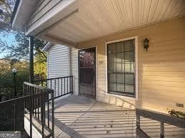 2 bedroom, 2 bathroom, 924 sq ft single family residence for sale at 522 Windchase Lane, Stone Mountain, GA 30083