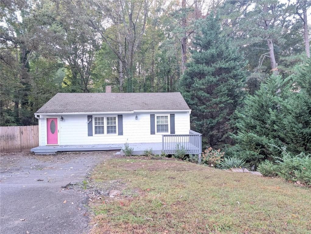 3 bedroom, 1 bathroom, 816 sq ft single family residence for sale at 2063 White Oak Circle, Kennesaw, GA 30144 — photo 2