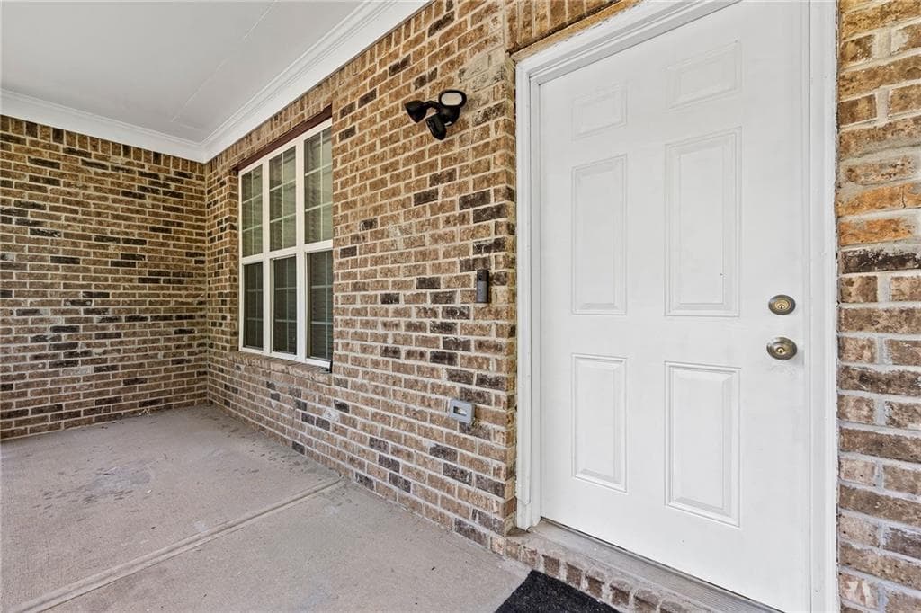 5 bedroom, 3 bathroom, 2,600 sq ft single family residence for sale at 506 Waterford Road, Atlanta, GA 30318 — photo 4