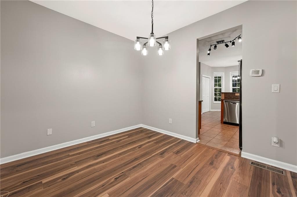 5 bedroom, 3 bathroom, 2,600 sq ft single family residence for sale at 506 Waterford Road, Atlanta, GA 30318 — photo 7