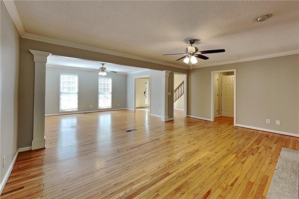4 bedroom, 3 bathroom, 2,721 sq ft single family residence for rent at 4232 Glenforest Way, Roswell, GA 30075 for $2,700 a month — photo 2