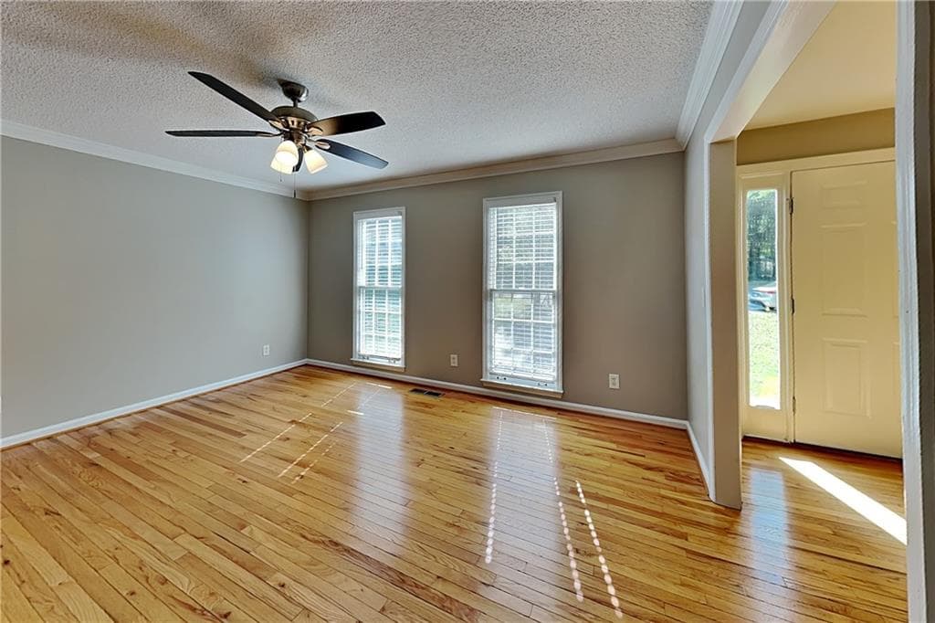 4 bedroom, 3 bathroom, 2,721 sq ft single family residence for rent at 4232 Glenforest Way, Roswell, GA 30075 for $2,700 a month — photo 4