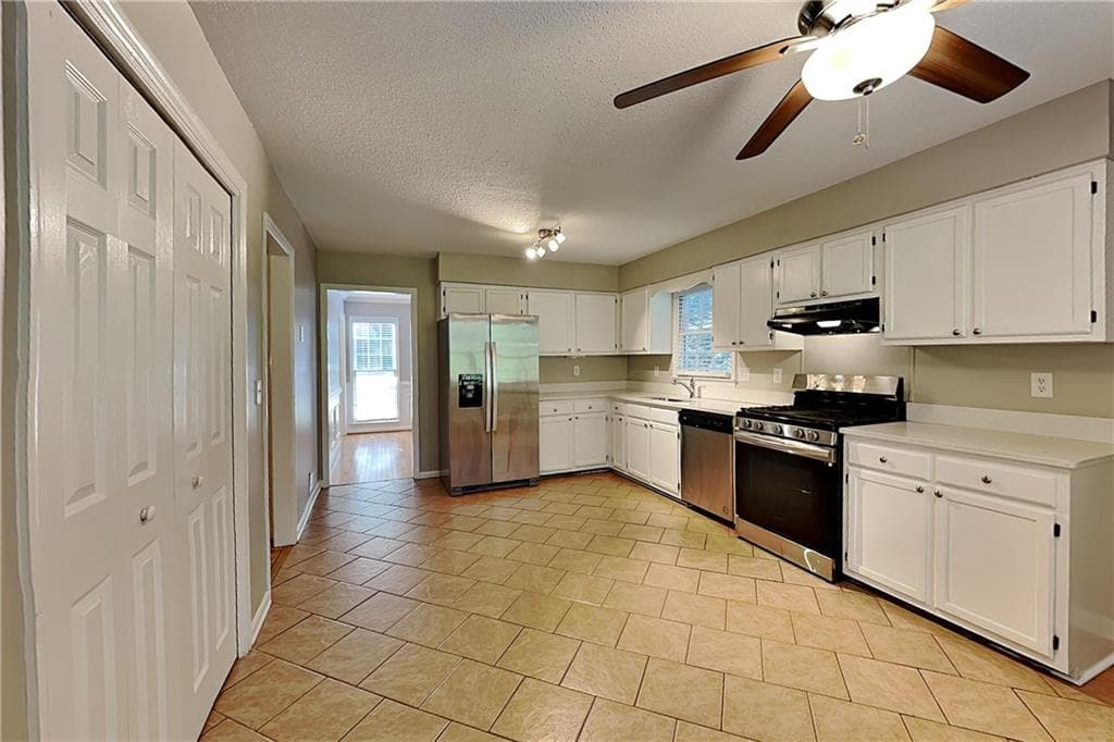 4 bedroom, 3 bathroom, 2,721 sq ft single family residence for rent at 4232 Glenforest Way, Roswell, GA 30075 for $2,700 a month — photo 6