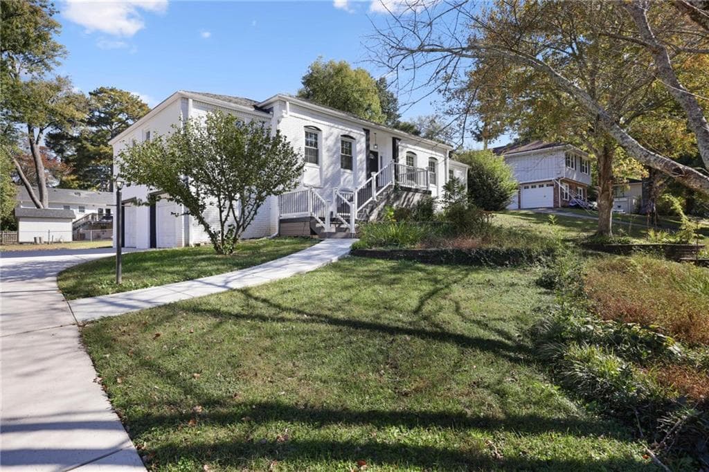 3 bedroom, 3 bathroom, 2,014 sq ft single family residence for sale at 663 Foxcroft Circle, Marietta, GA 30067