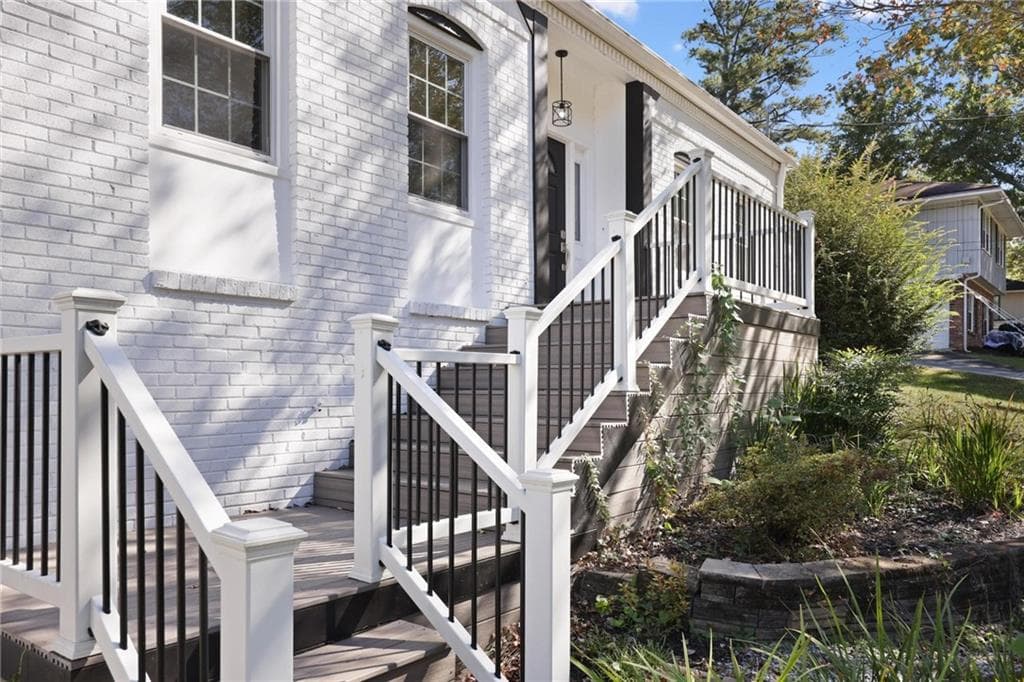 3 bedroom, 3 bathroom, 2,014 sq ft single family residence for sale at 663 Foxcroft Circle, Marietta, GA 30067 — photo 3