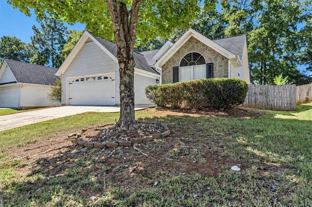 3 bedroom, 2 bathroom single family residence for rent at 208 Coldsprings Court, Mcdonough, GA 30253 for $2,000 a month — photo 3