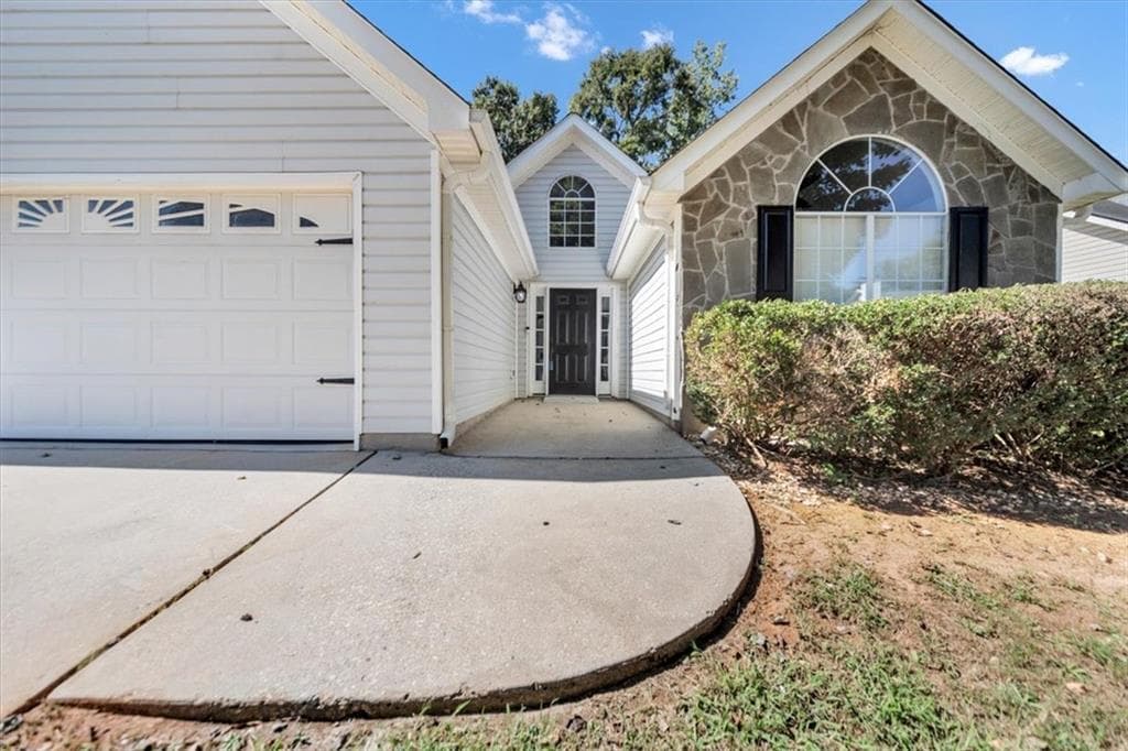 3 bedroom, 2 bathroom single family residence for rent at 208 Coldsprings Court, Mcdonough, GA 30253 for $2,000 a month — photo 5