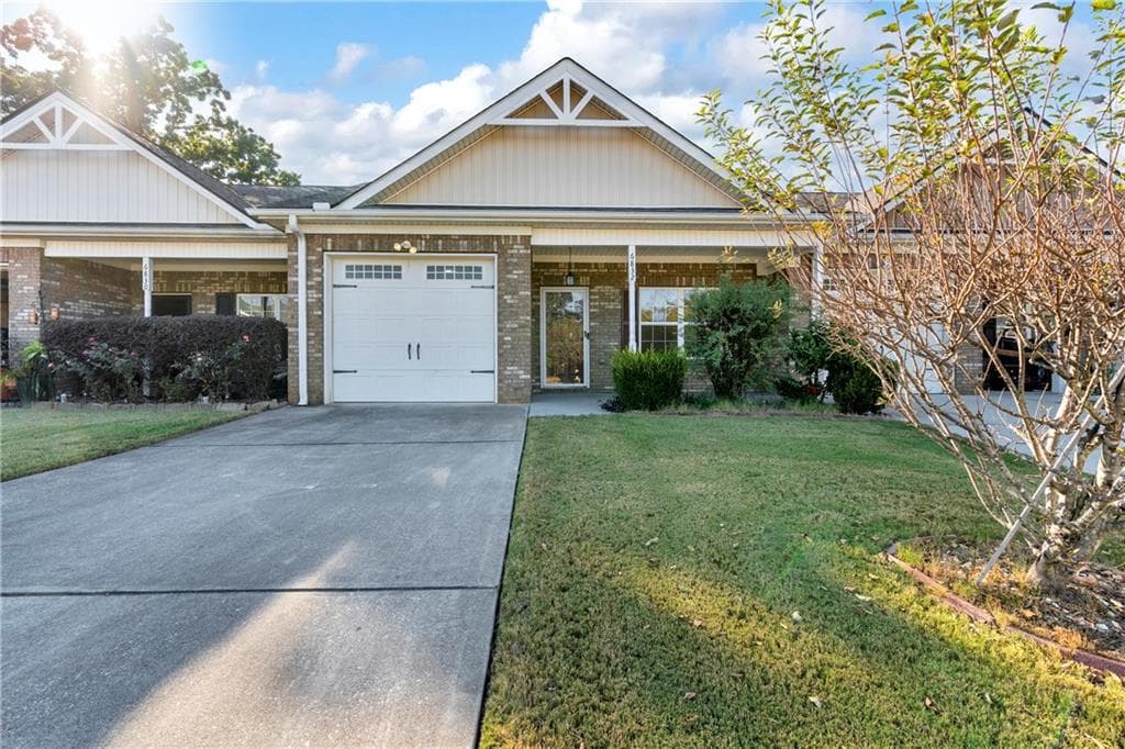 2 bedroom, 2 bathroom, 1,176 sq ft townhouse for sale at 6832 Tara Oaks Drive, Riverdale, GA 30274 — photo 2