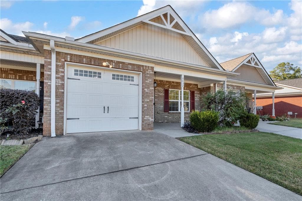 2 bedroom, 2 bathroom, 1,176 sq ft townhouse for sale at 6832 Tara Oaks Drive, Riverdale, GA 30274 — photo 4