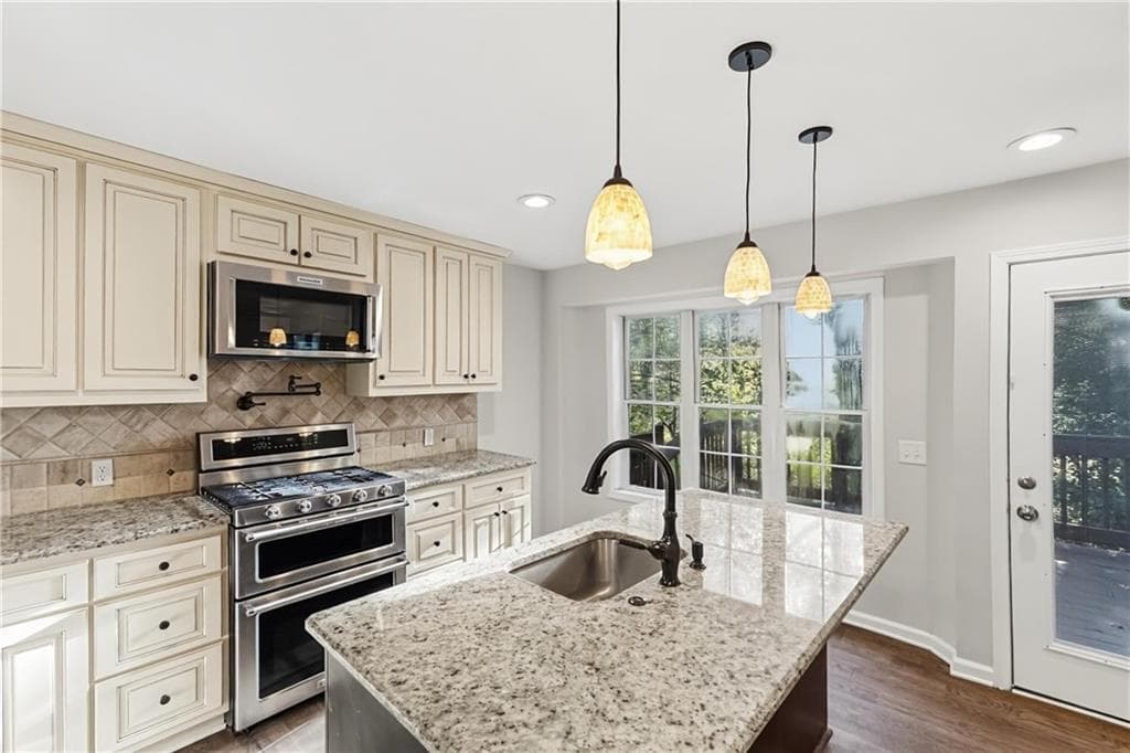 3 bedroom, 3 bathroom, 1,954 sq ft single family residence for sale at 1608 Barrier Road, Marietta, GA 30066 — photo 7