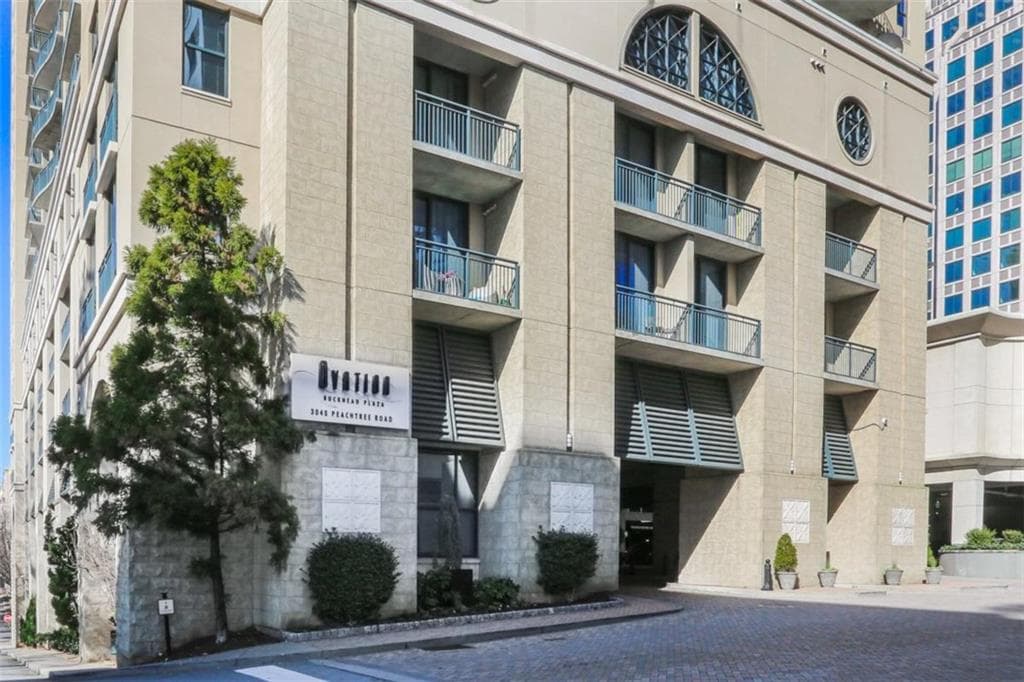 1 bedroom, 1 bathroom, 633 sq ft condominium for sale at 3040 Peachtree Road 210, Atlanta, GA 30305