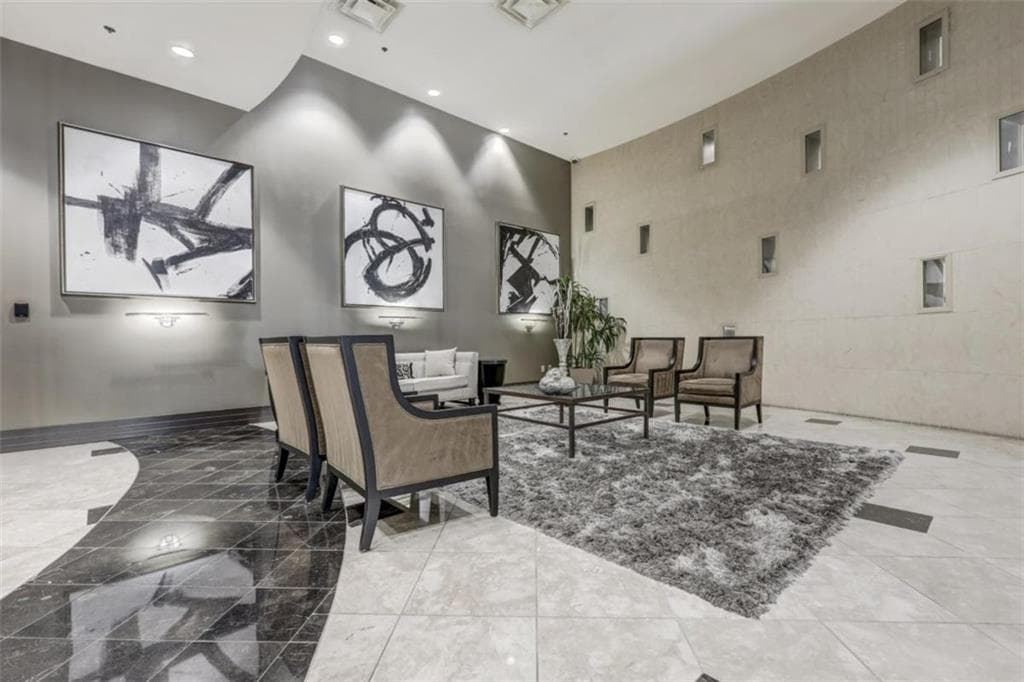 1 bedroom, 1 bathroom, 633 sq ft condominium for sale at 3040 Peachtree Road 210, Atlanta, GA 30305 — photo 2