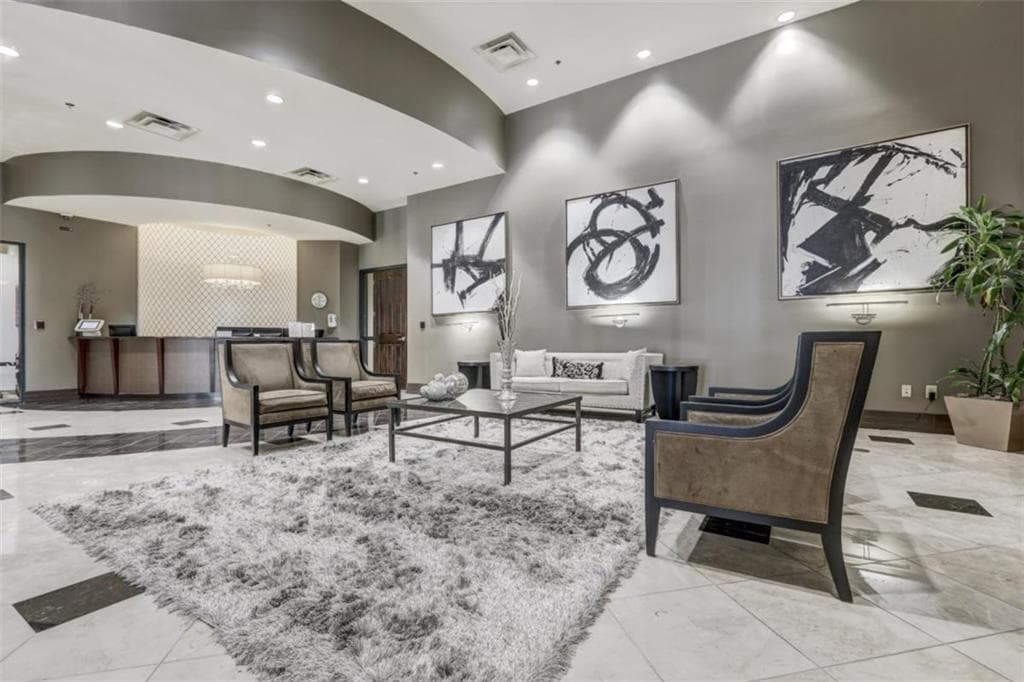 1 bedroom, 1 bathroom, 633 sq ft condominium for sale at 3040 Peachtree Road 210, Atlanta, GA 30305 — photo 3