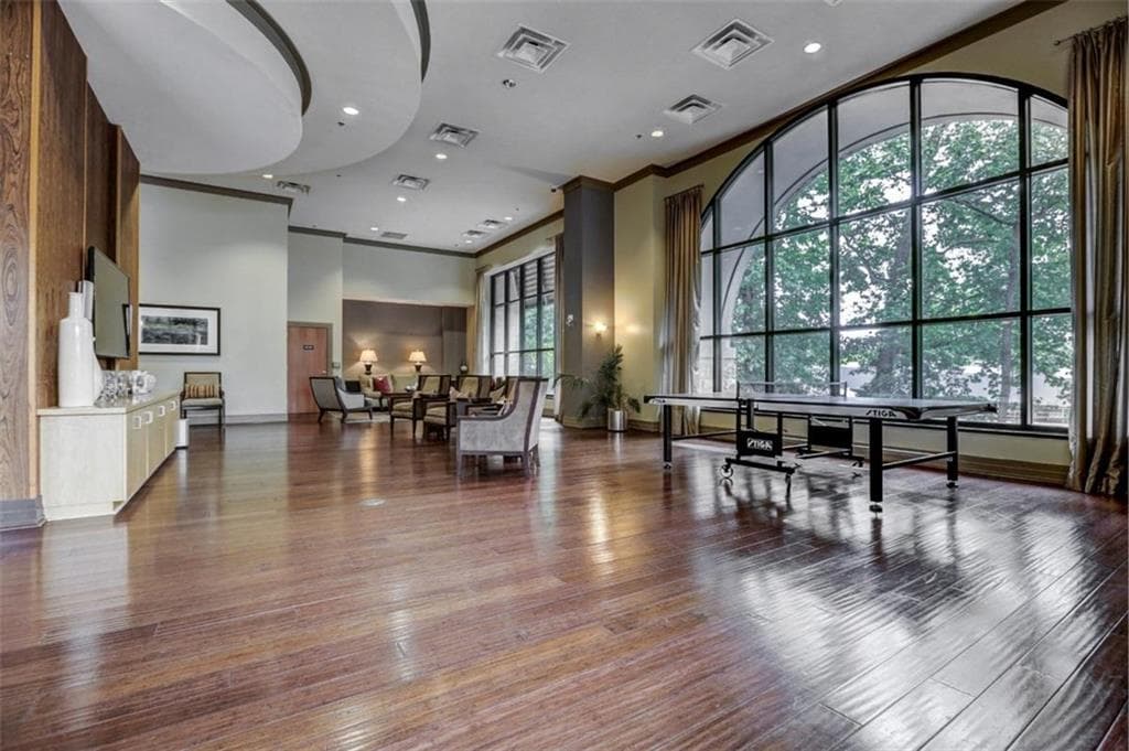 1 bedroom, 1 bathroom, 633 sq ft condominium for sale at 3040 Peachtree Road 210, Atlanta, GA 30305 — photo 9