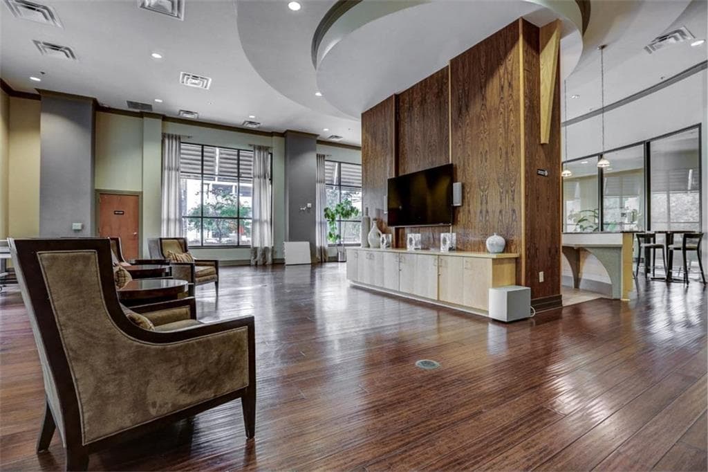 1 bedroom, 1 bathroom, 633 sq ft condominium for sale at 3040 Peachtree Road 210, Atlanta, GA 30305 — photo 10