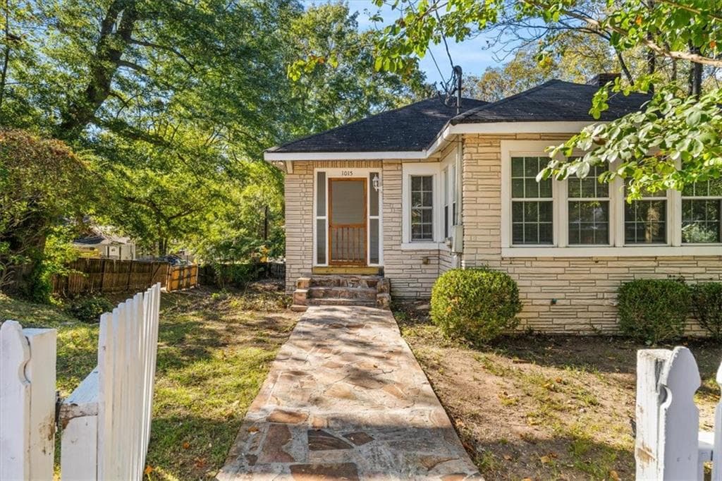 4 bedroom, 2 bathroom, 1,172 sq ft single family residence for rent at 1015 Hill Street, Atlanta, GA 30315 for $3,100 a month — photo 1 of 33