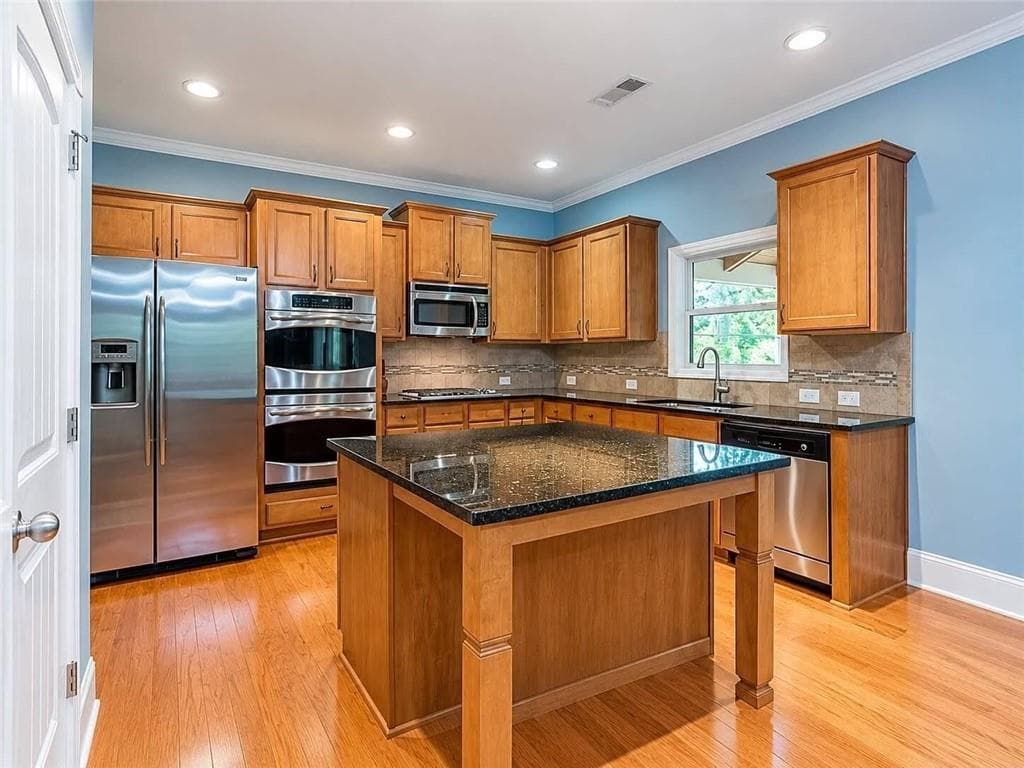 7 bedroom, 5 bathroom, 5,158 sq ft single family residence for rent at 5335 Chestnut Drive, Cumming, GA 30040 for $3,499 a month — photo 8