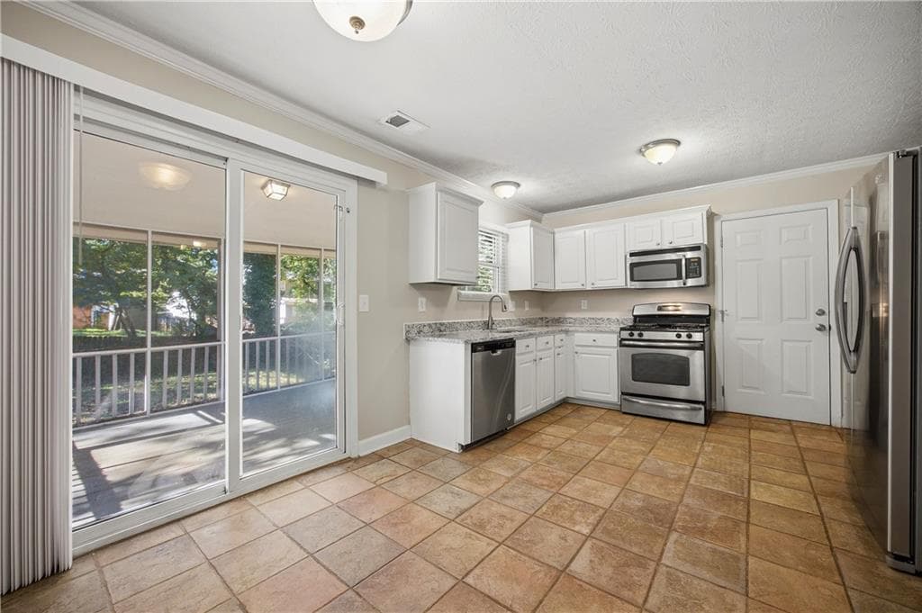 3 bedroom, 3 bathroom, 1,601 sq ft single family residence for sale at 10350 Rillridge Court, Alpharetta, GA 30022 — photo 5