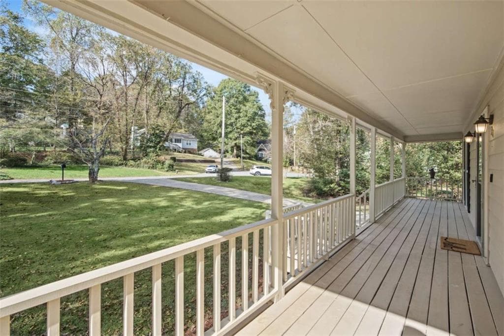 3 bedroom, 3 bathroom, 1,748 sq ft single family residence for sale at 3111 Lakepoint Circle, Acworth, GA 30102 — photo 3