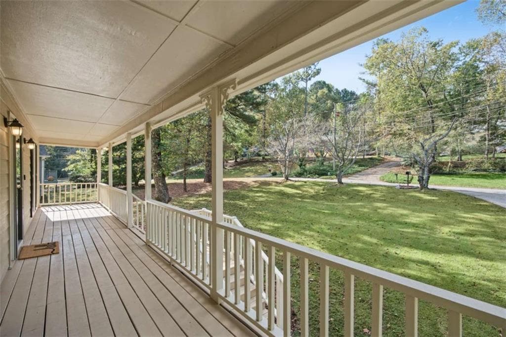 3 bedroom, 3 bathroom, 1,748 sq ft single family residence for sale at 3111 Lakepoint Circle, Acworth, GA 30102 — photo 4