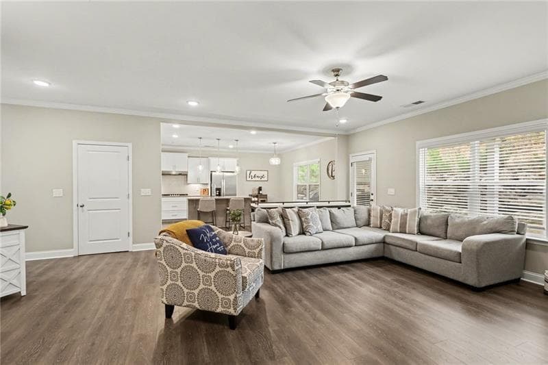 6 bedroom, 4 bathroom, 3,451 sq ft single family residence for sale at 540 Glen Abbey Circle, Mableton, GA 30126 — photo 5