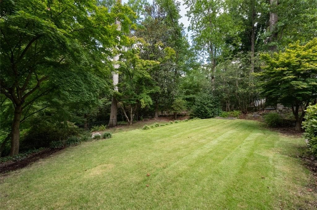 5 bedroom, 4 bathroom, 4,012 sq ft single family residence for sale at 3590 Ivy Road, Atlanta, GA 30342 — photo 6