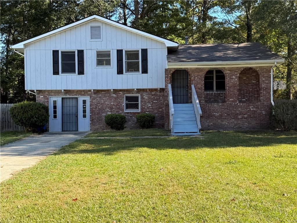 3 bedroom, 3 bathroom, 1,249 sq ft single family residence for rent at 6565 Woodford Road, South Fulton, GA 30349 for $1,500 a month — photo 1 of 17
